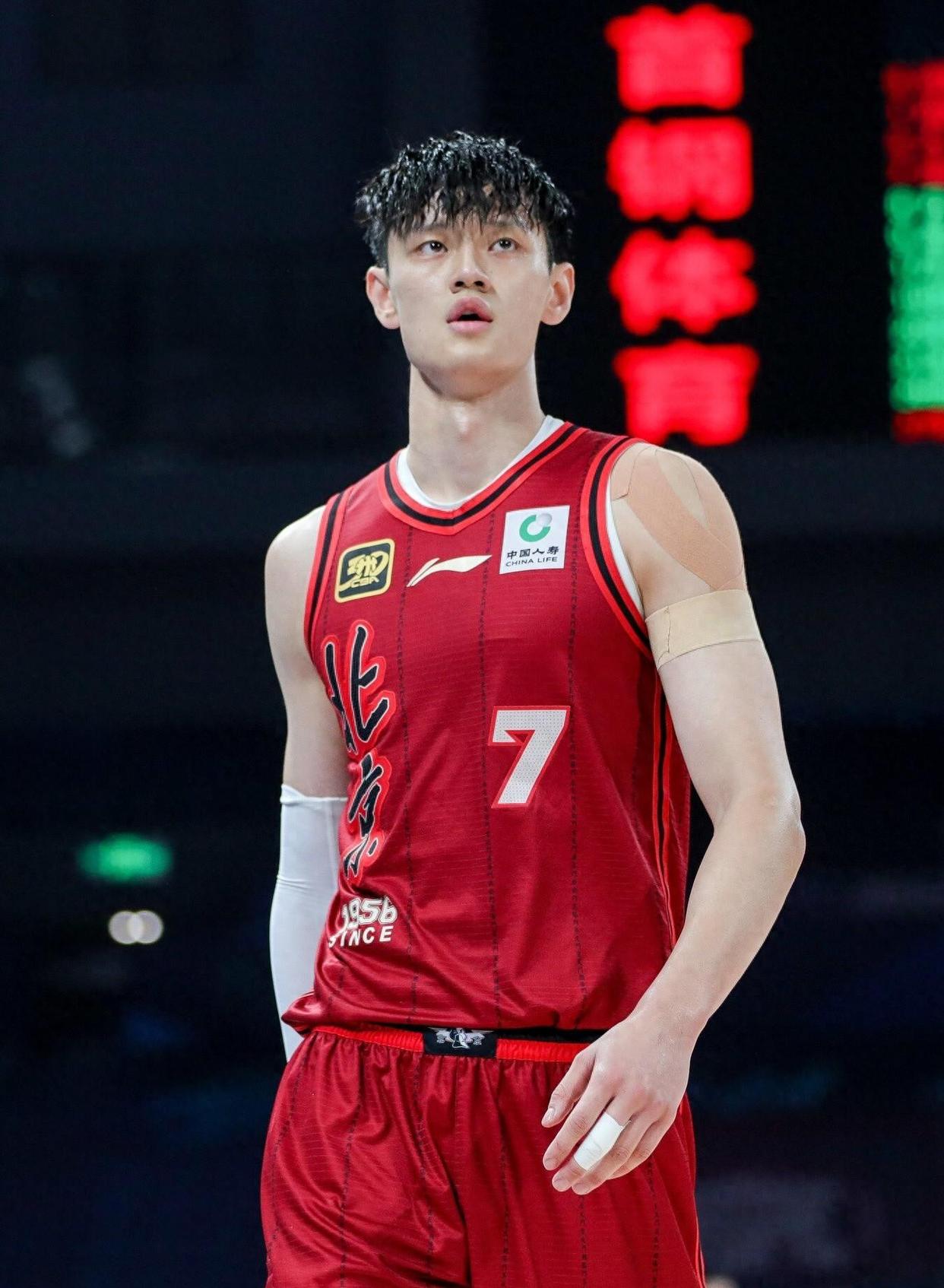 北京首钢围绕NBA总决赛官宣签约密尔沃基雄鹿刷新队史纪录，网友：Karsa新星战术调整表现惊艳的简单介绍